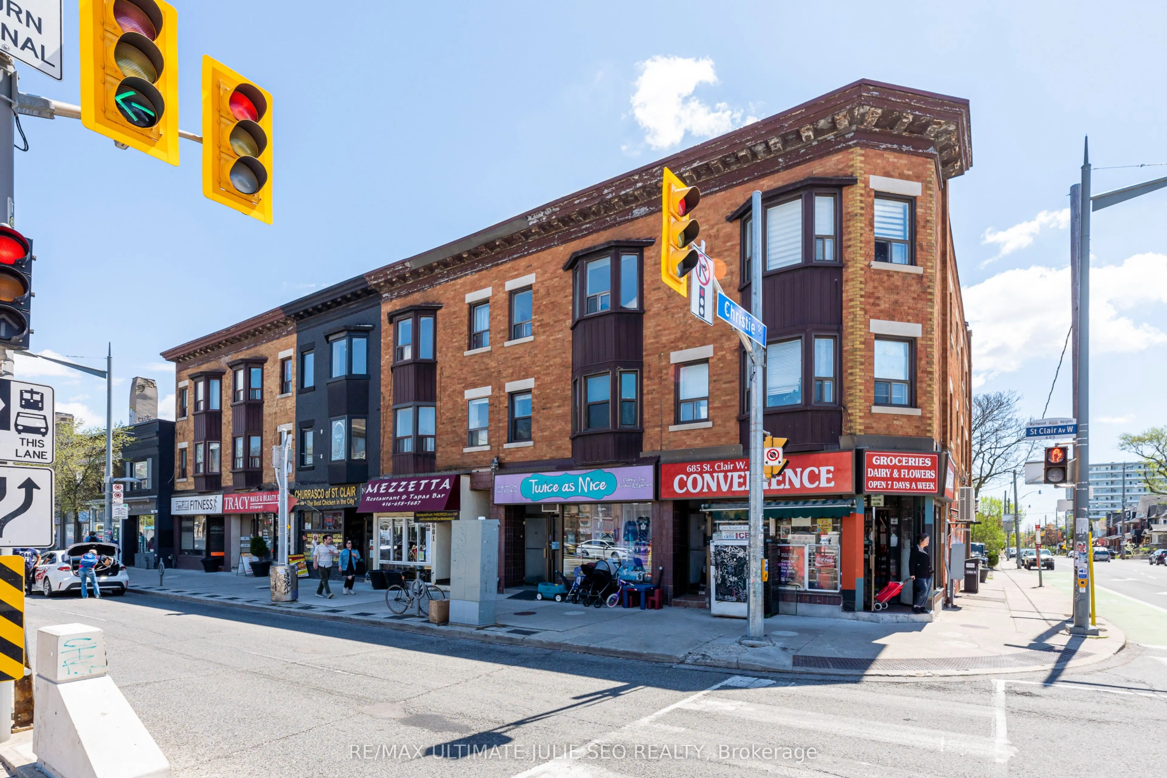 685 ST CLAIR Avenue W