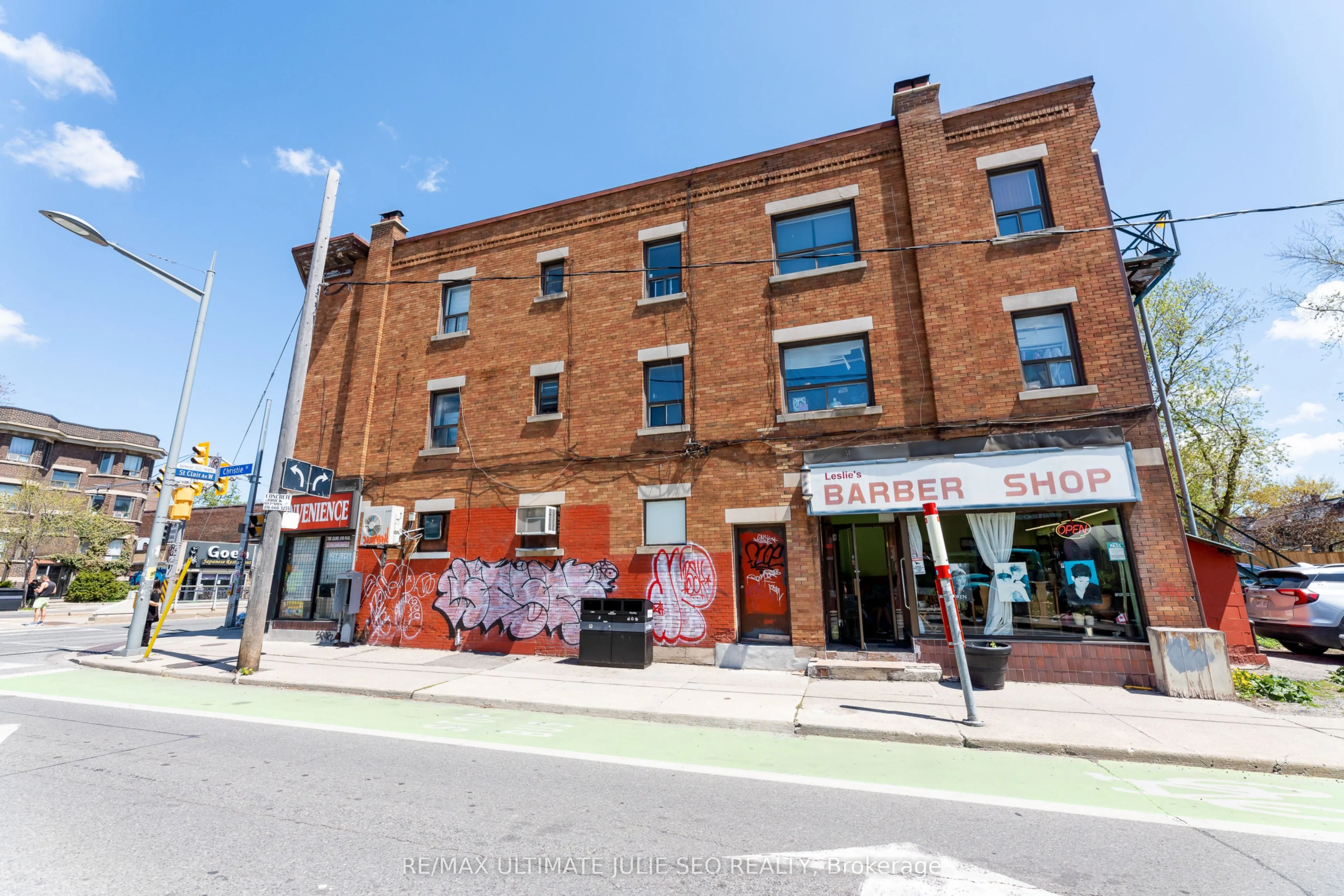 685 ST CLAIR Avenue W