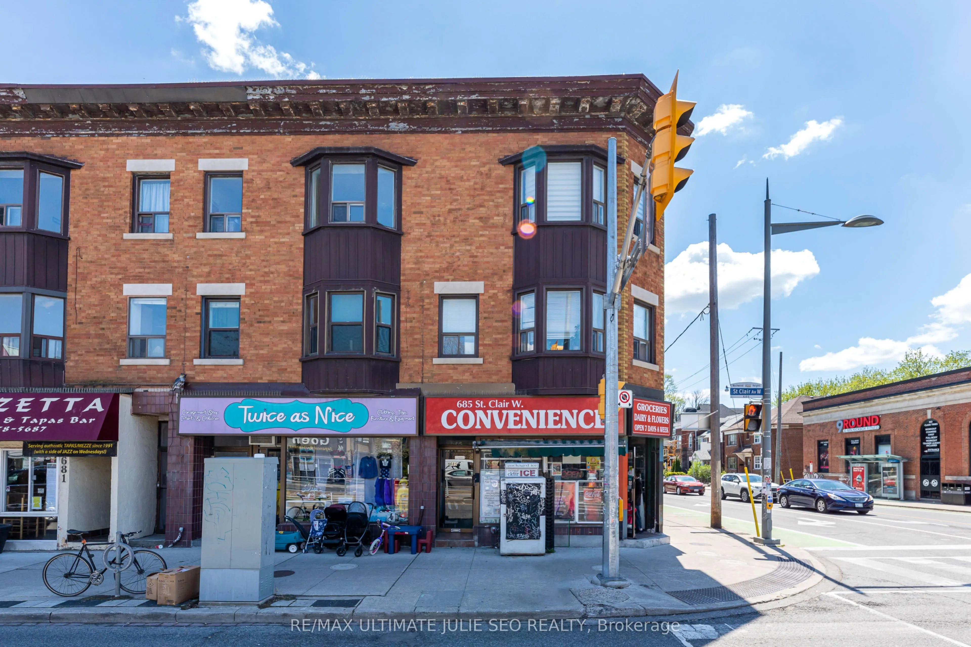 685 ST CLAIR Avenue W