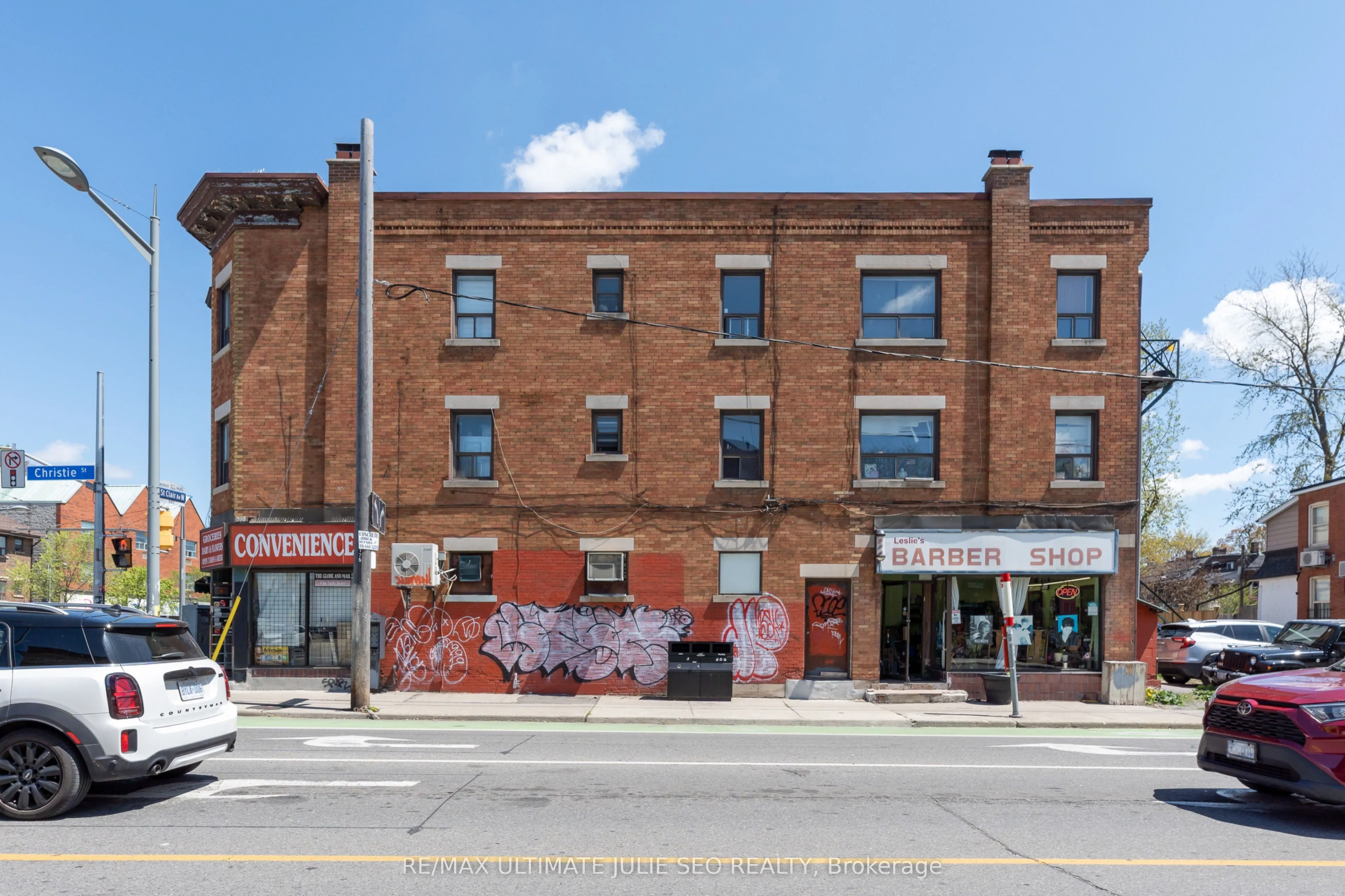685 ST CLAIR Avenue W