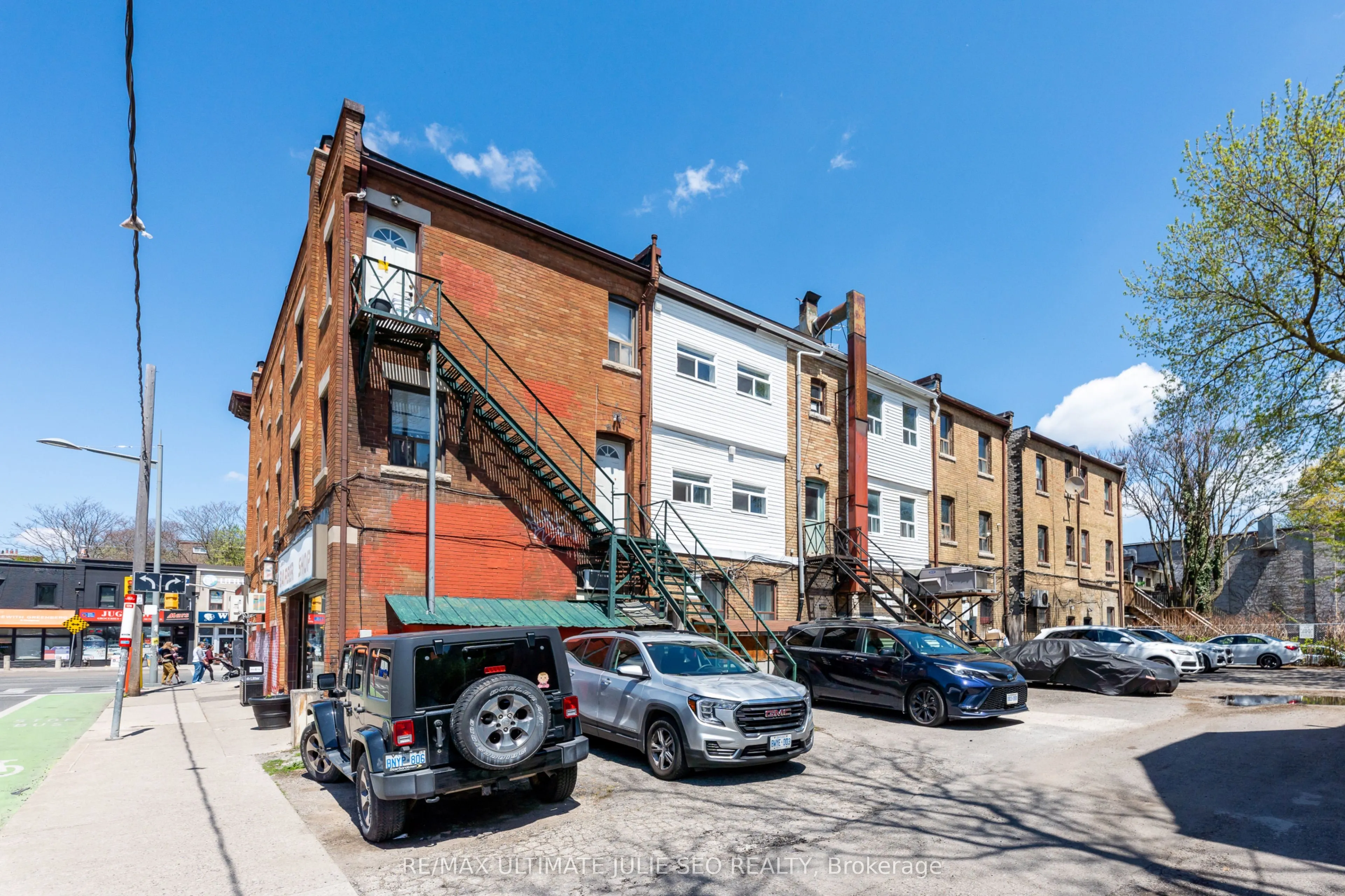 685 ST CLAIR Avenue W