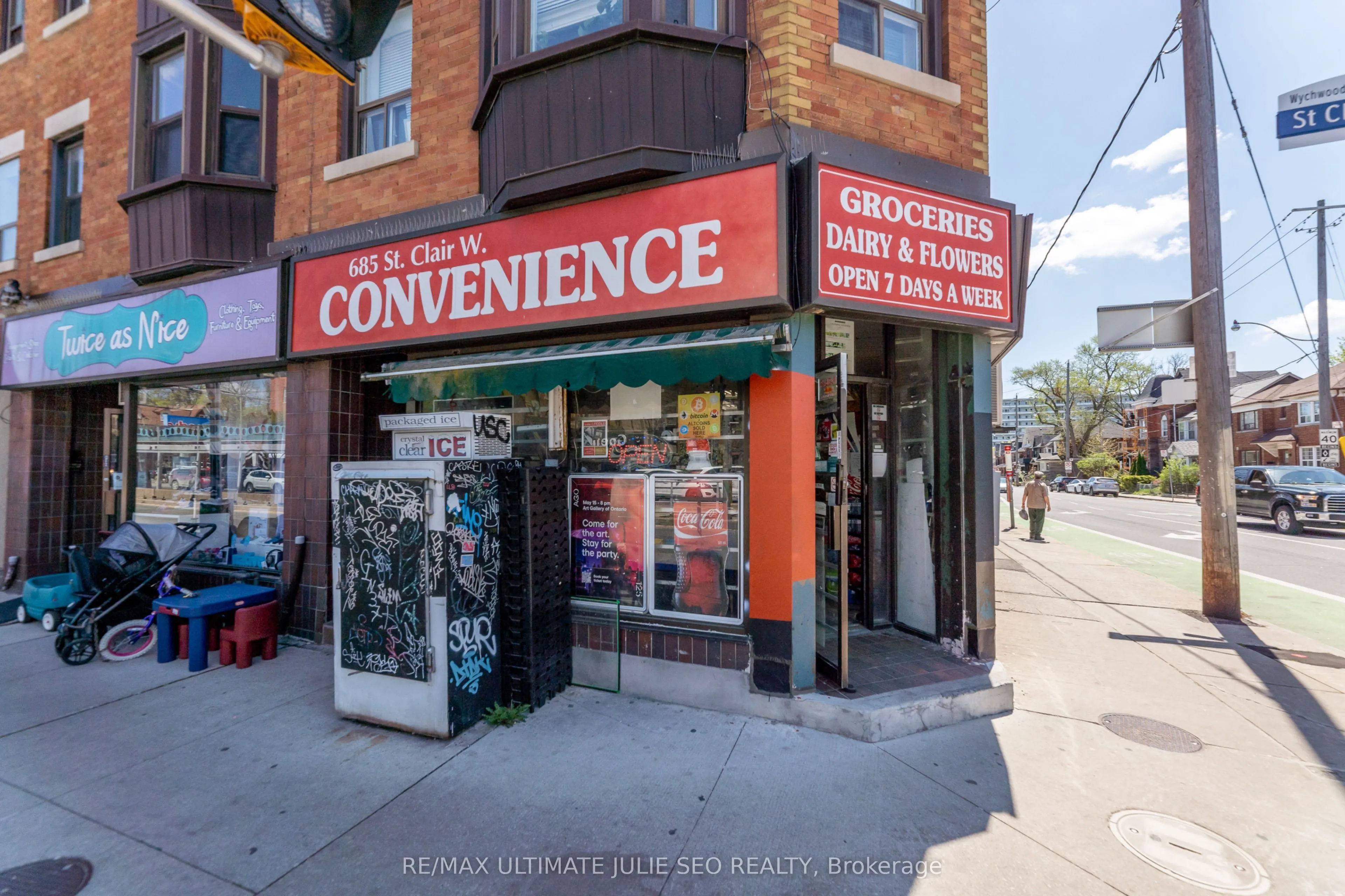 685 ST CLAIR Avenue W