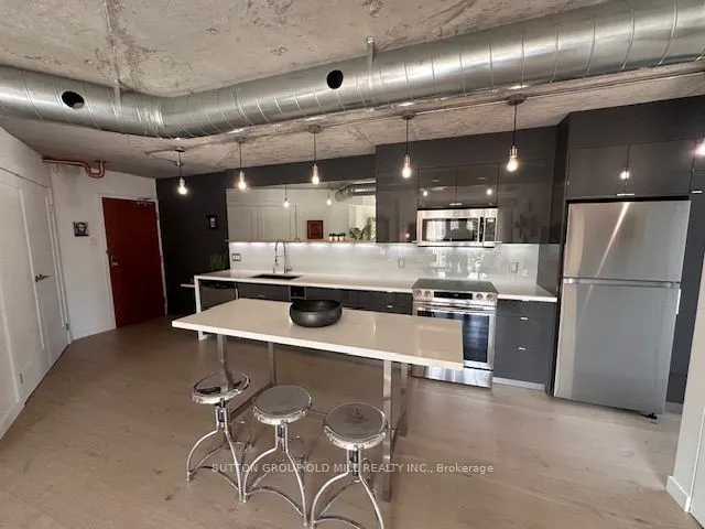 456 College Street, #211