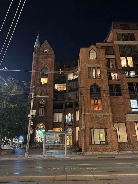 456 College Street, #211
