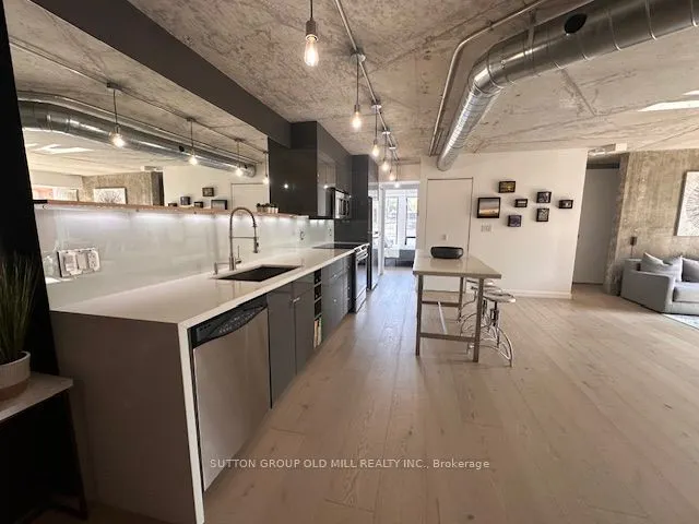 456 College Street, #211