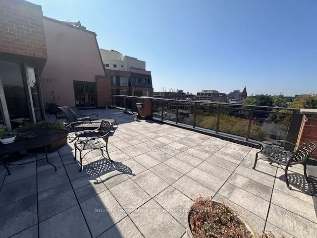 456 College Street, #211