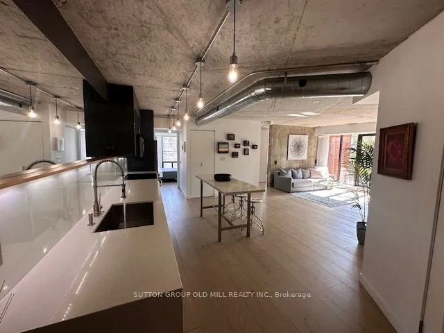 456 College Street, #211