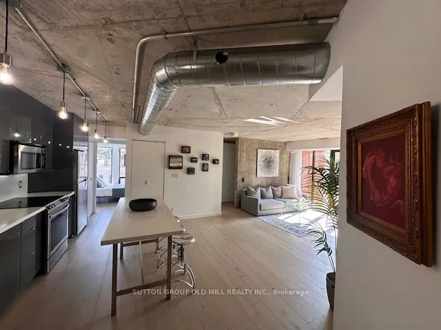 456 College Street, #211