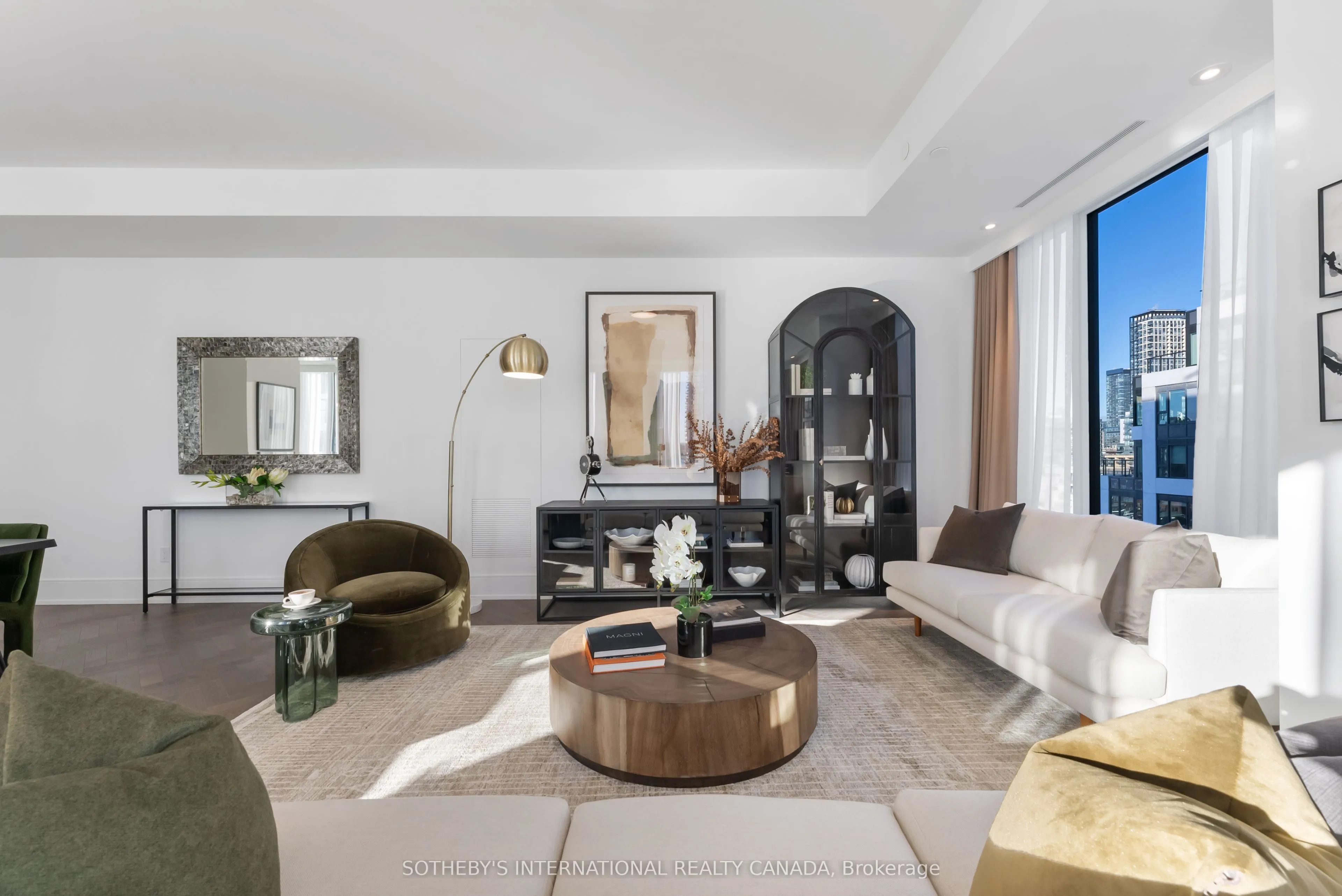 455 Wellington Street W, #1105