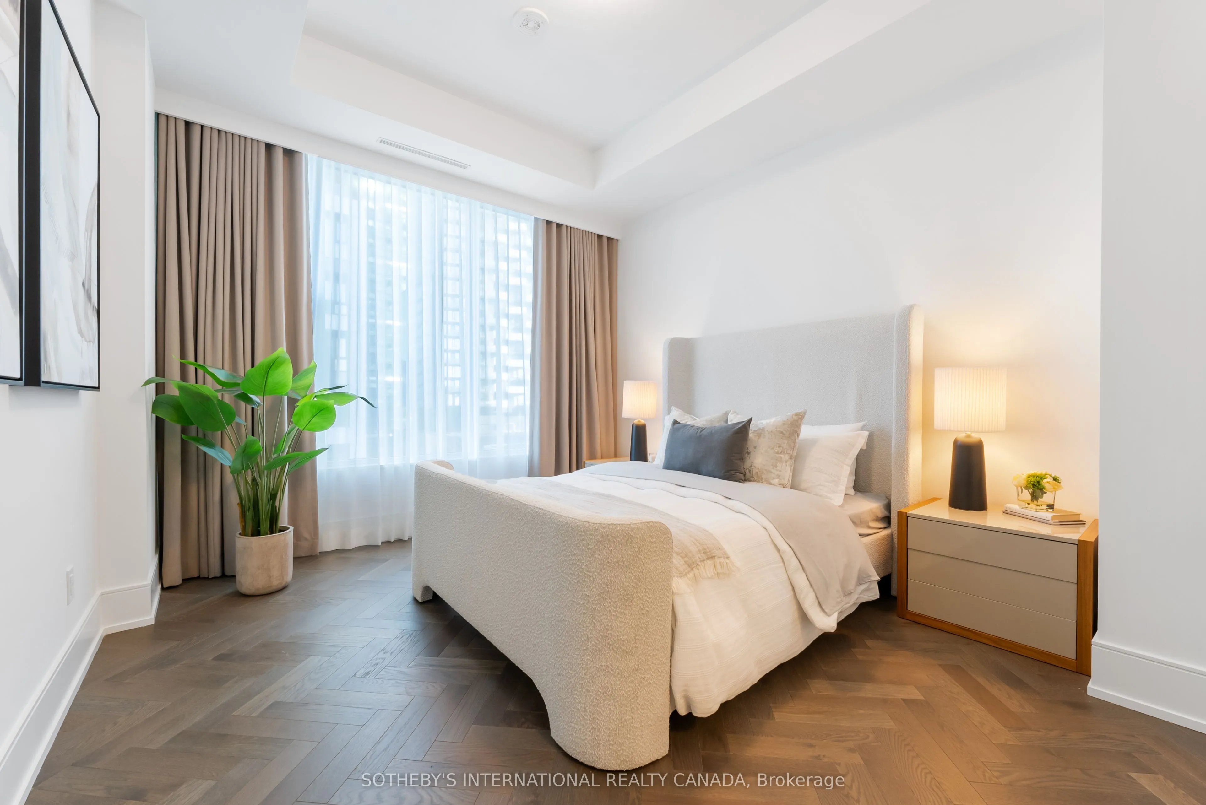 455 Wellington Street W, #1105