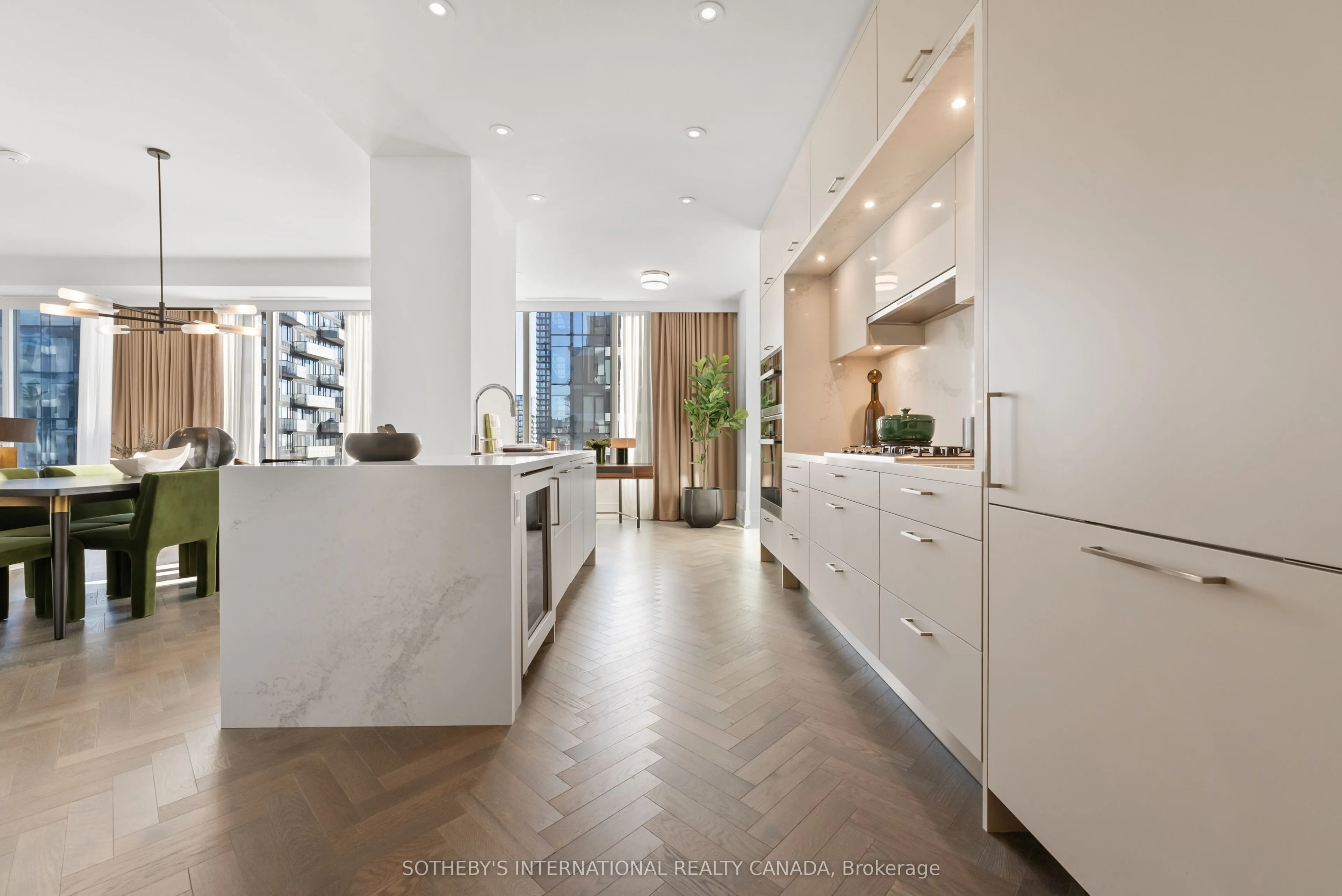455 Wellington Street W, #1105