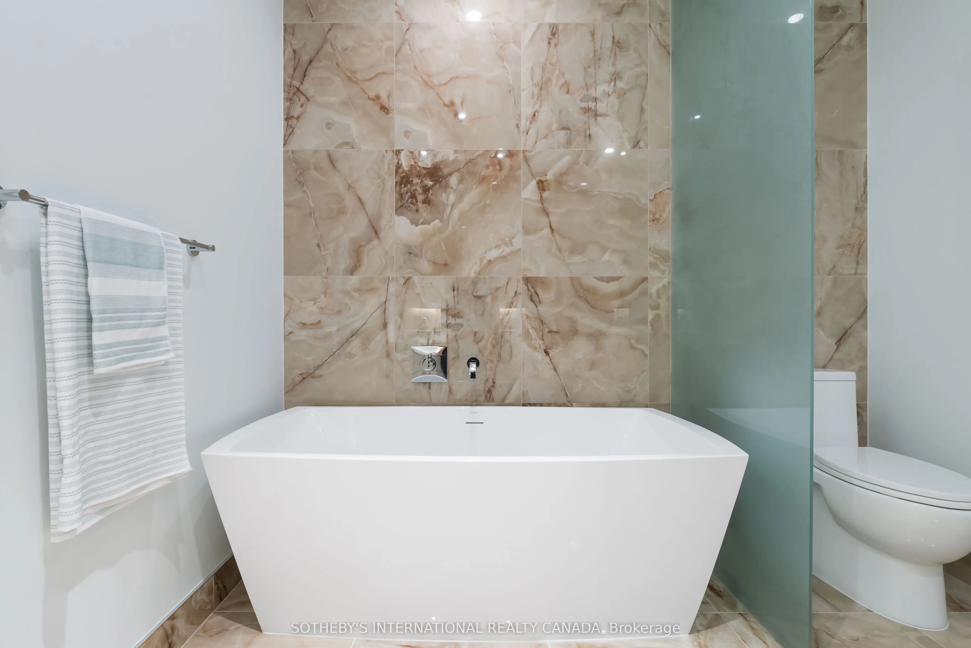 455 Wellington Street W, #1105