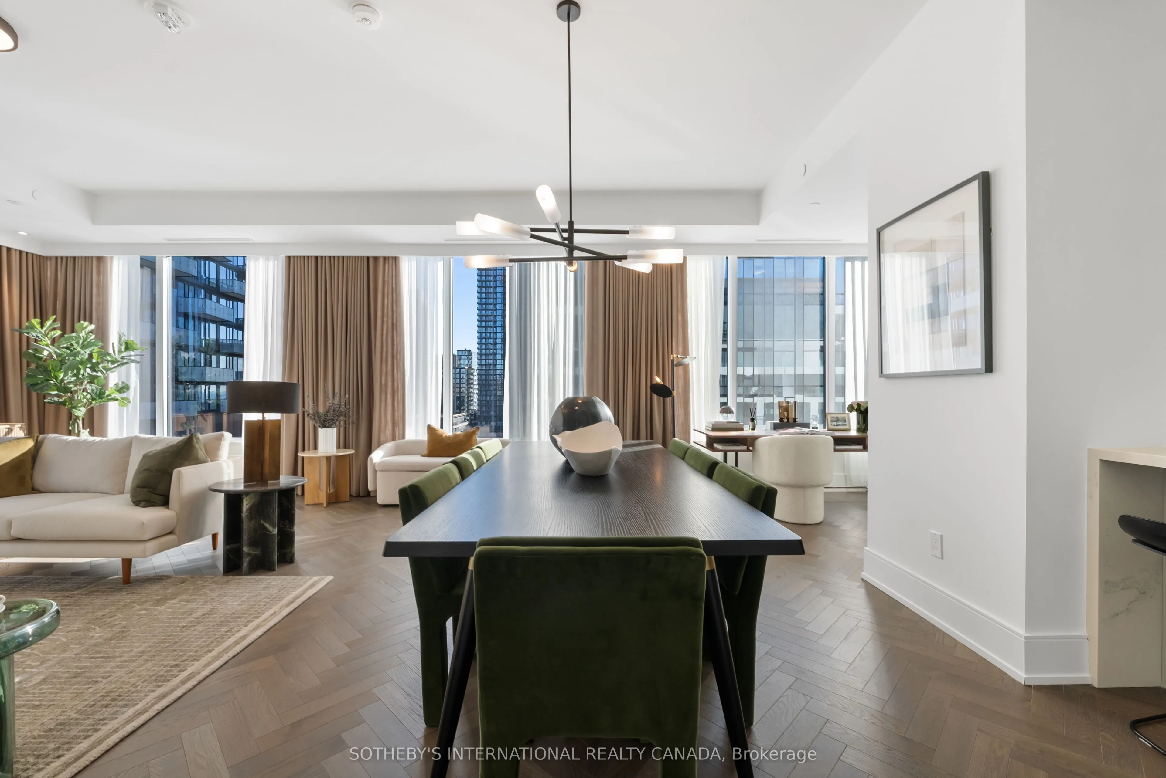 455 Wellington Street W, #1105