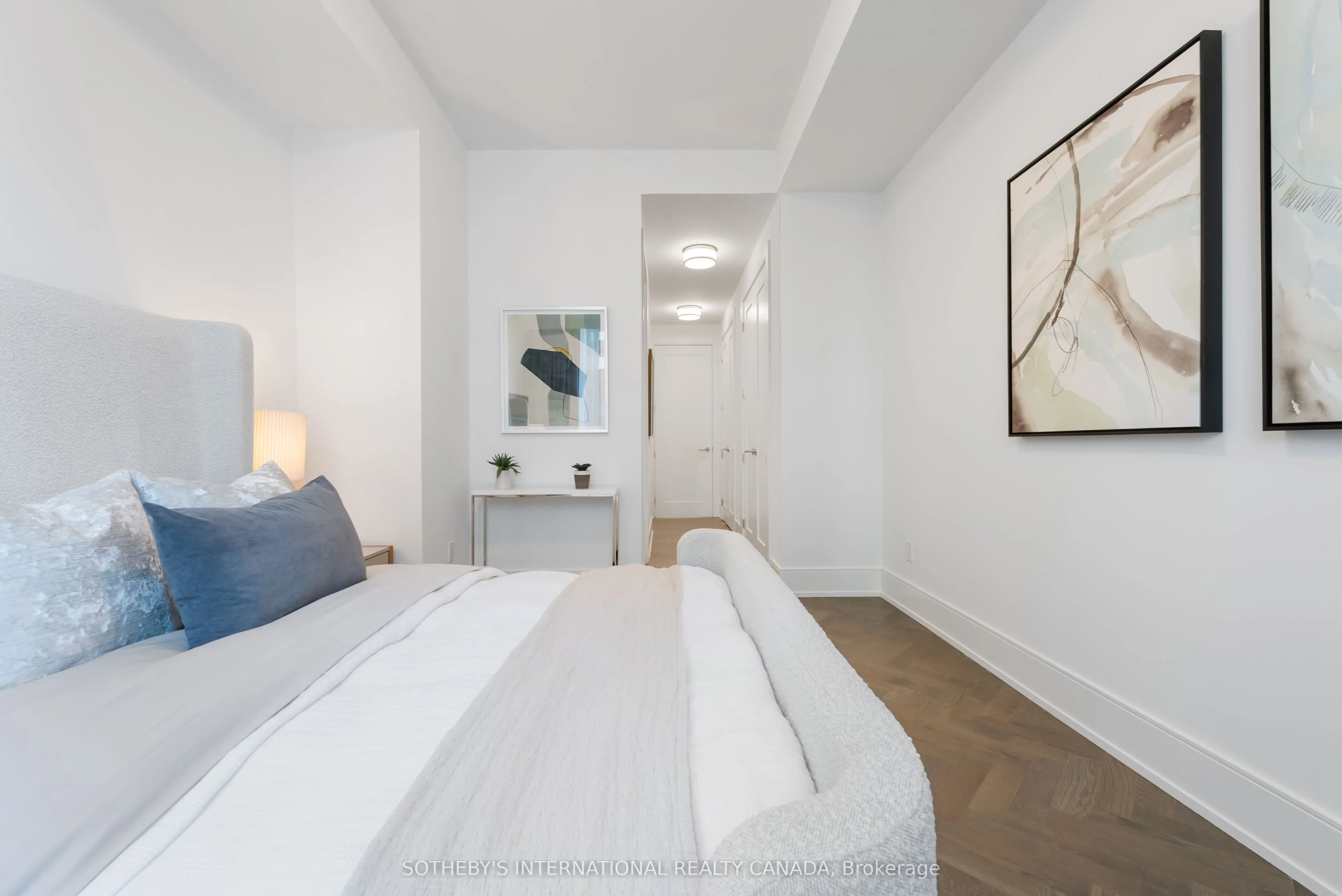 455 Wellington Street W, #1105