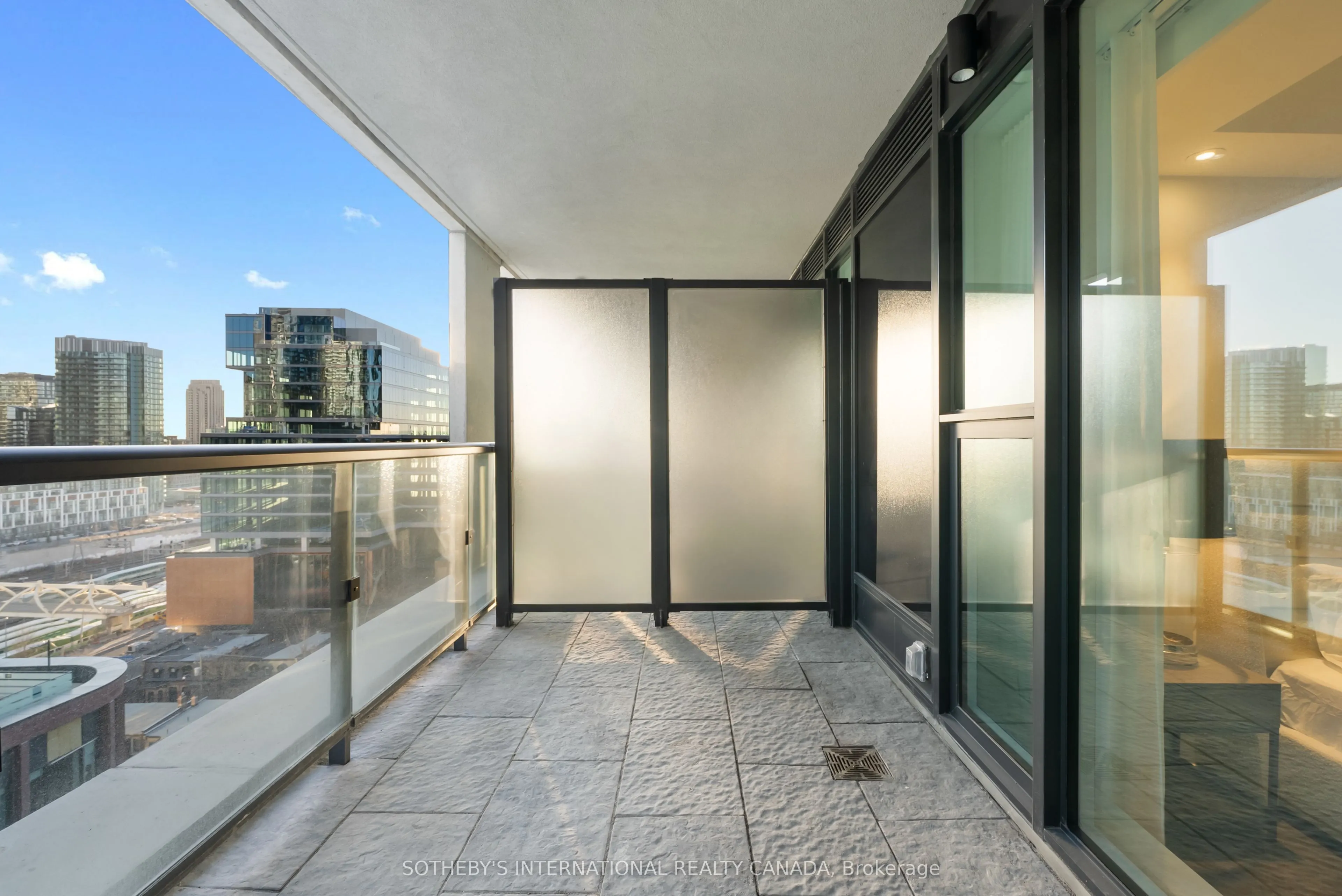455 Wellington Street W, #1105