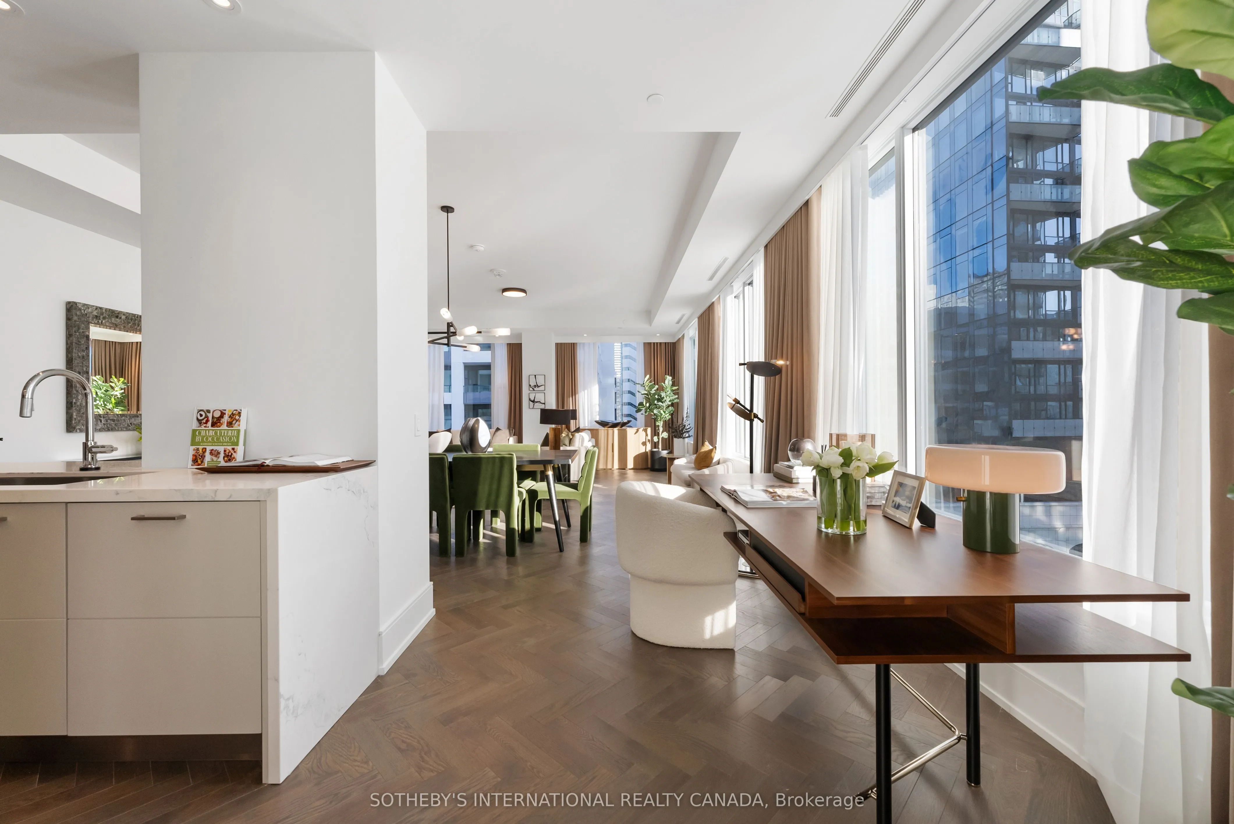455 Wellington Street W, #1105