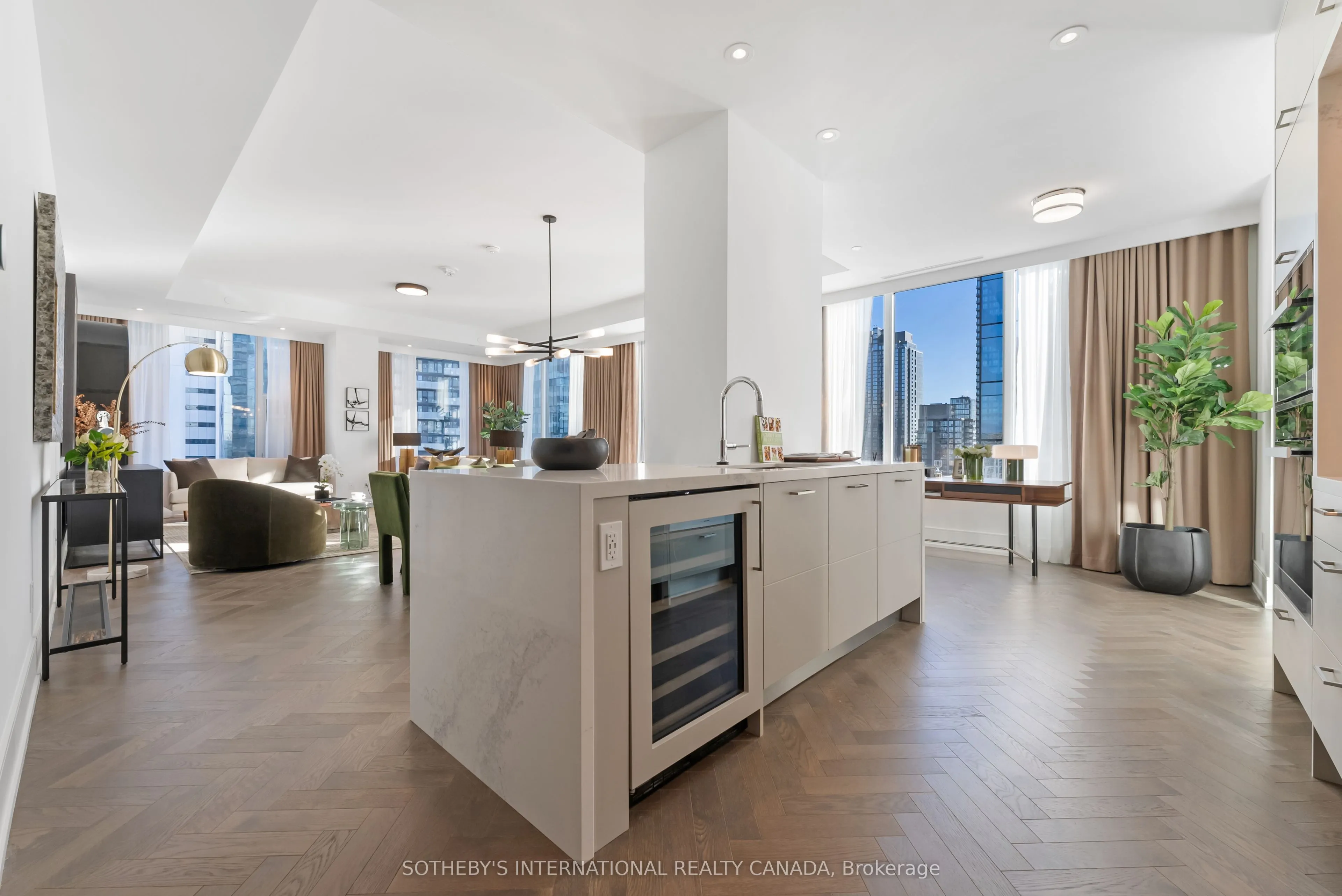 455 Wellington Street W, #1105