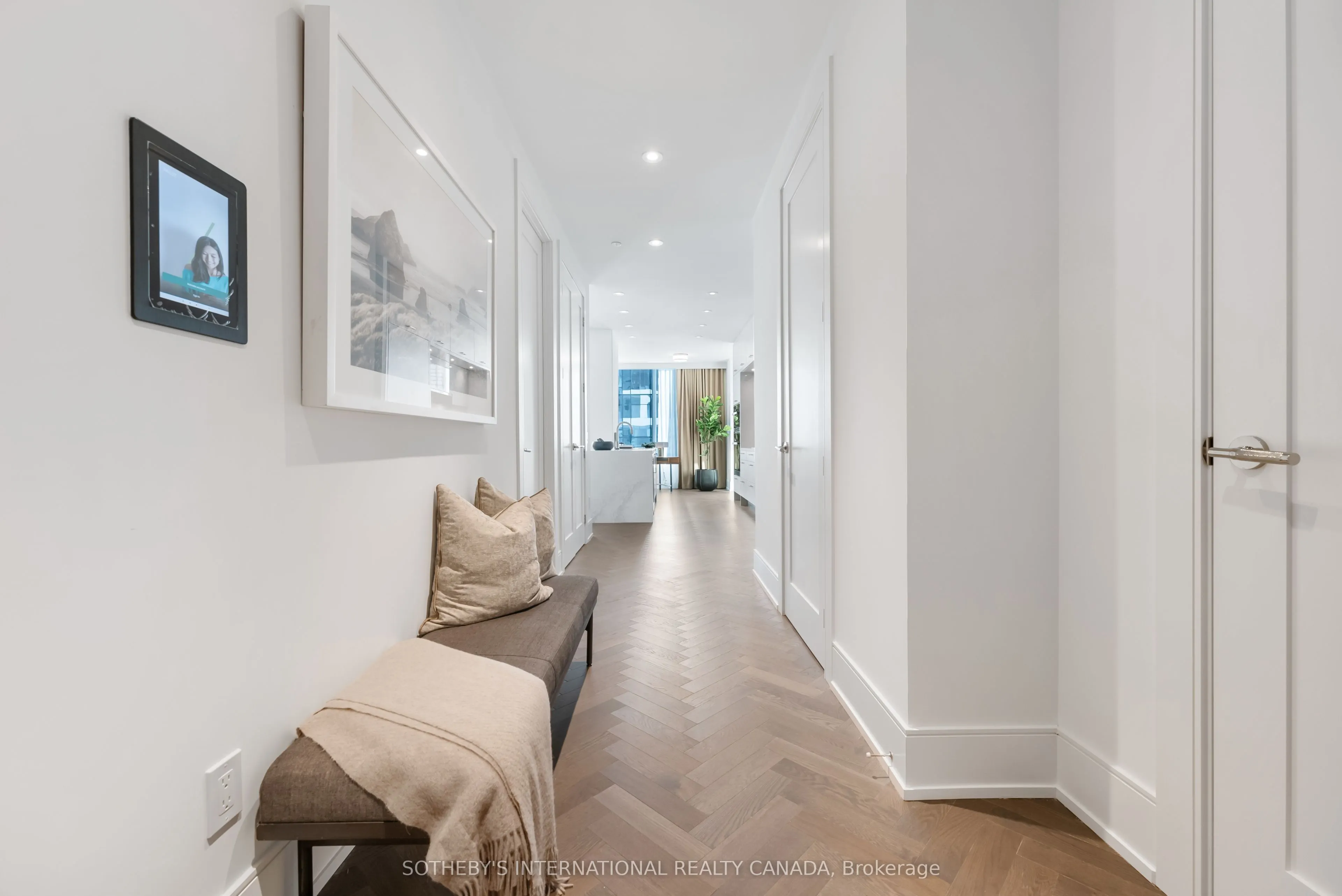 455 Wellington Street W, #1105