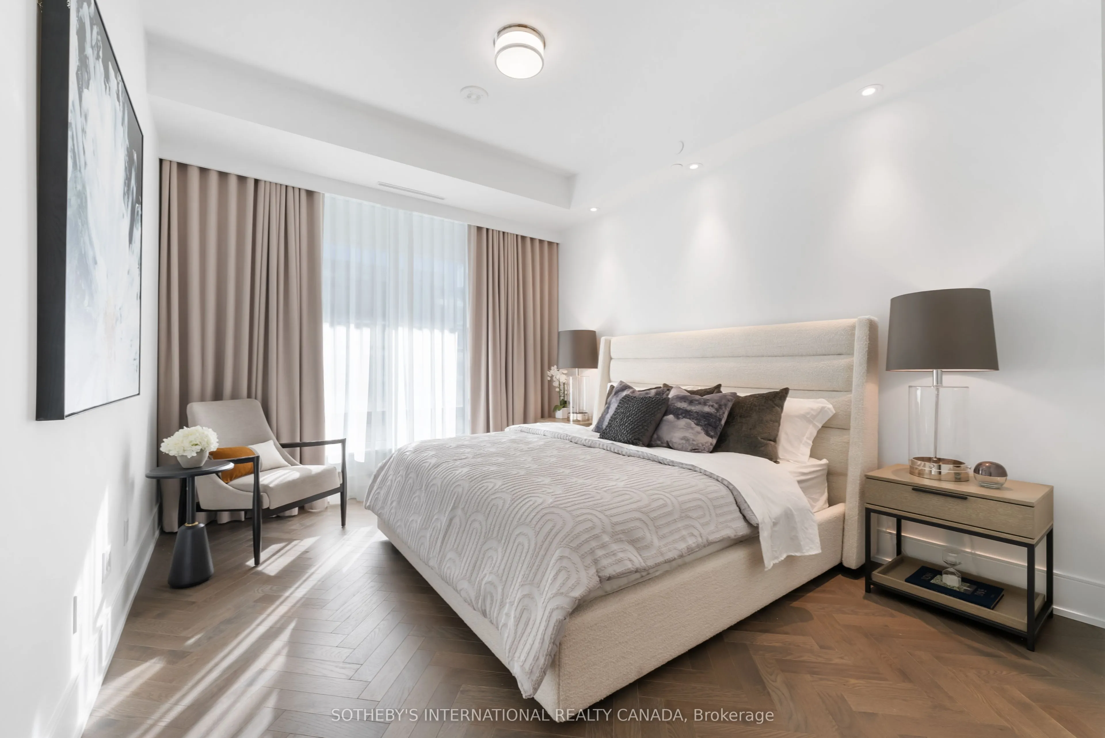 455 Wellington Street W, #1105