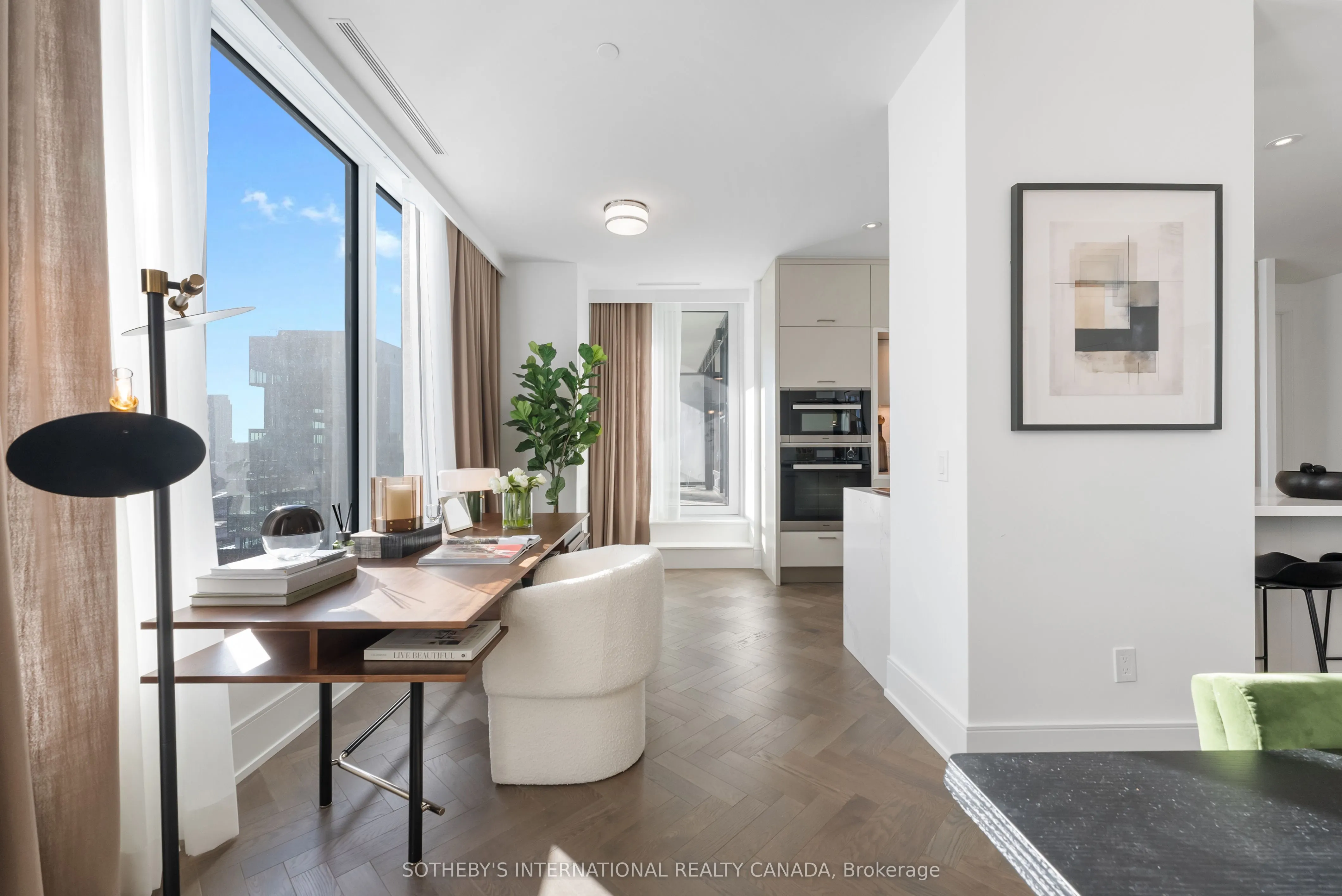 455 Wellington Street W, #1105