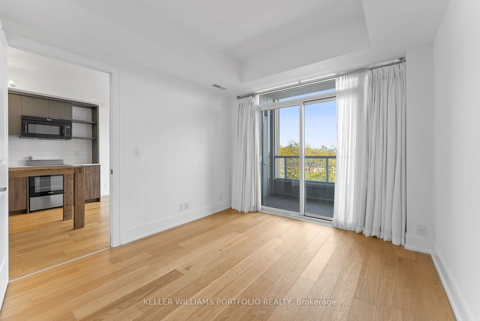 6 Parkwood Avenue, #310