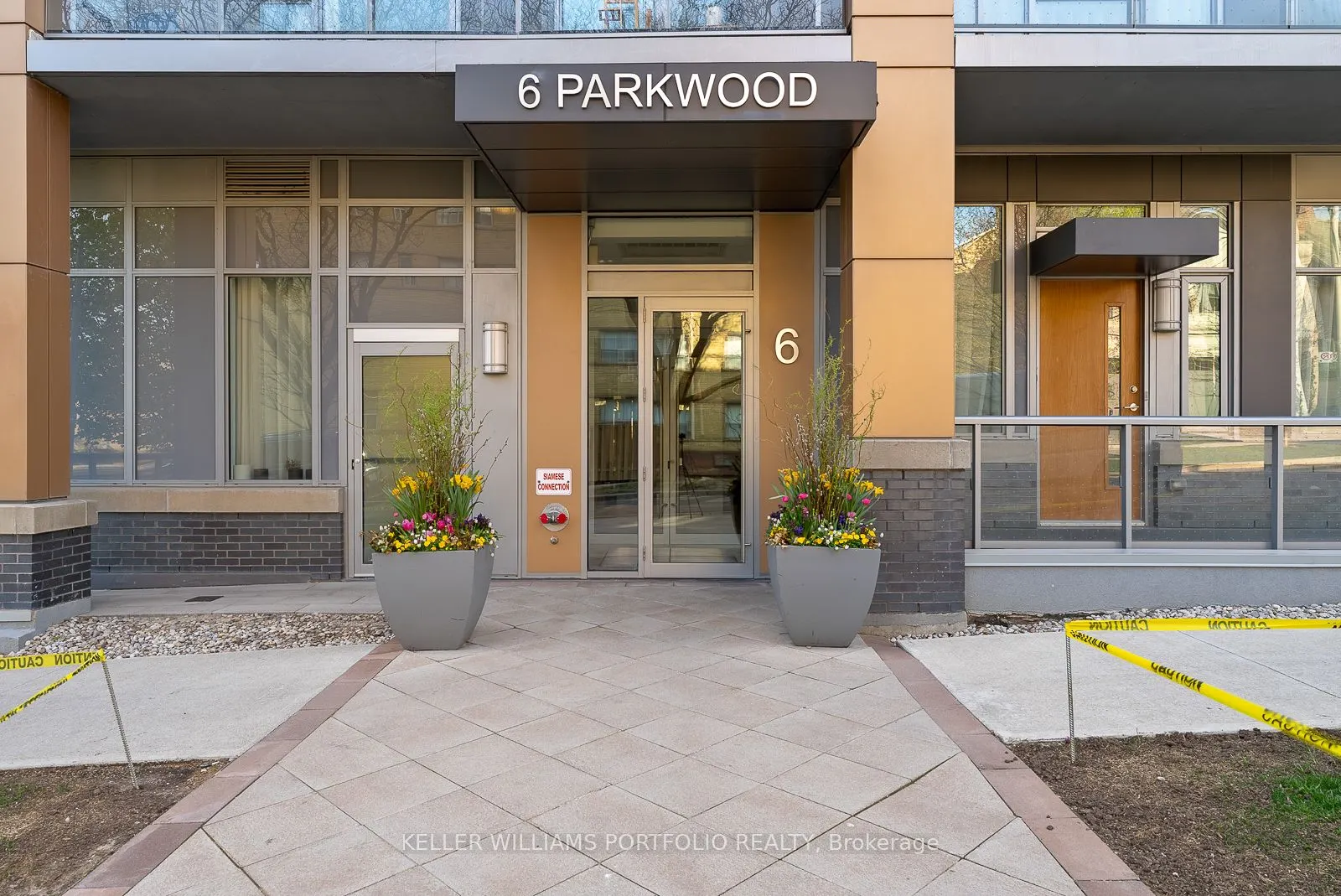 6 Parkwood Avenue, #310