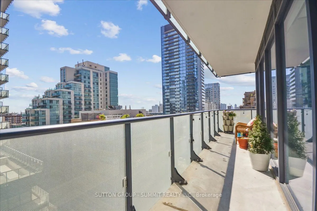 161 Roehampton Avenue, #1010