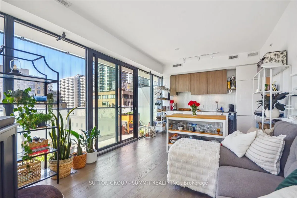161 Roehampton Avenue, #1010