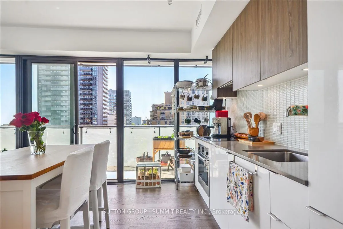 161 Roehampton Avenue, #1010