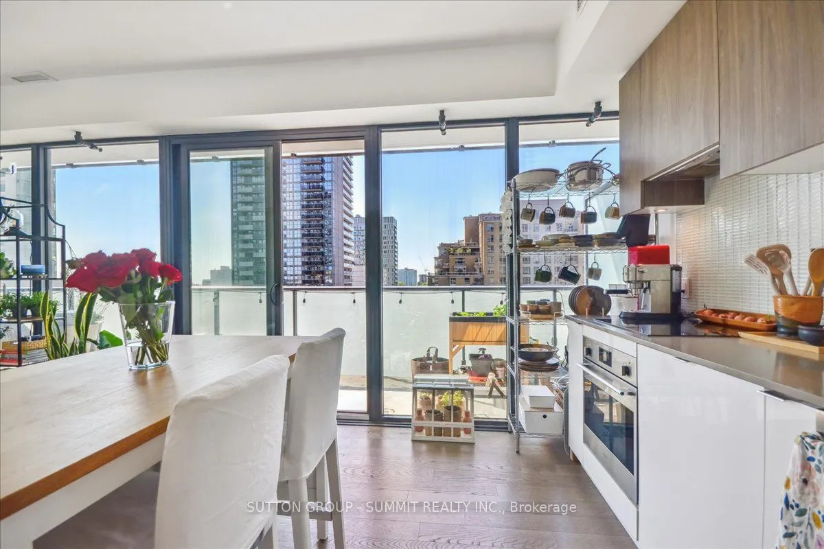 161 Roehampton Avenue, #1010