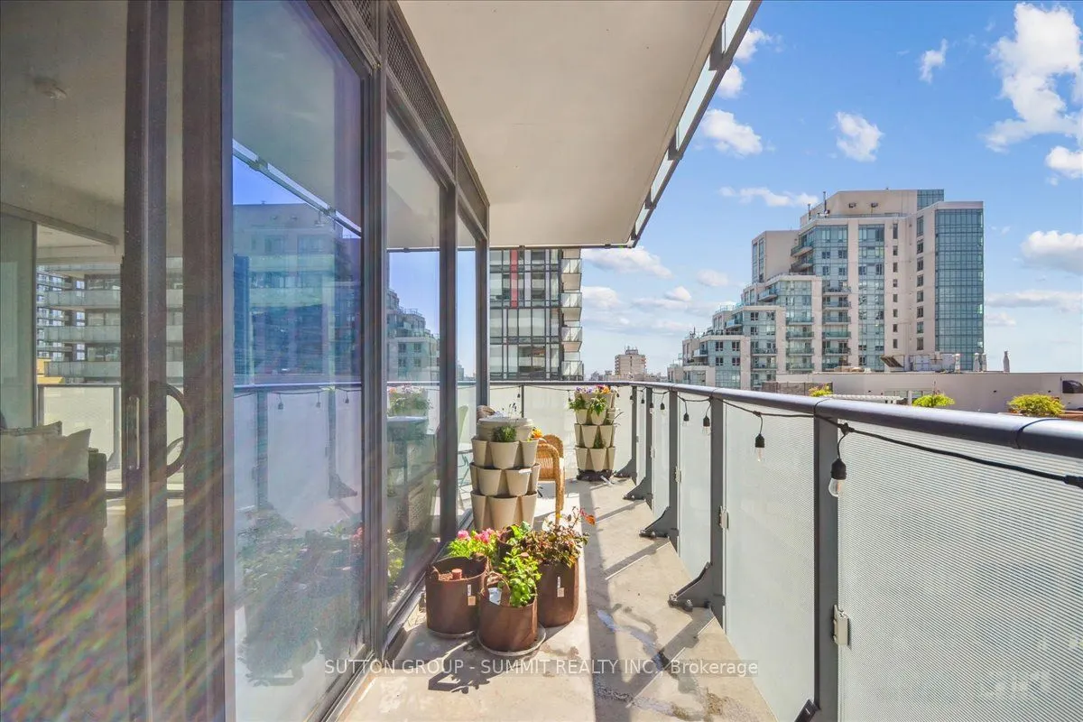 161 Roehampton Avenue, #1010