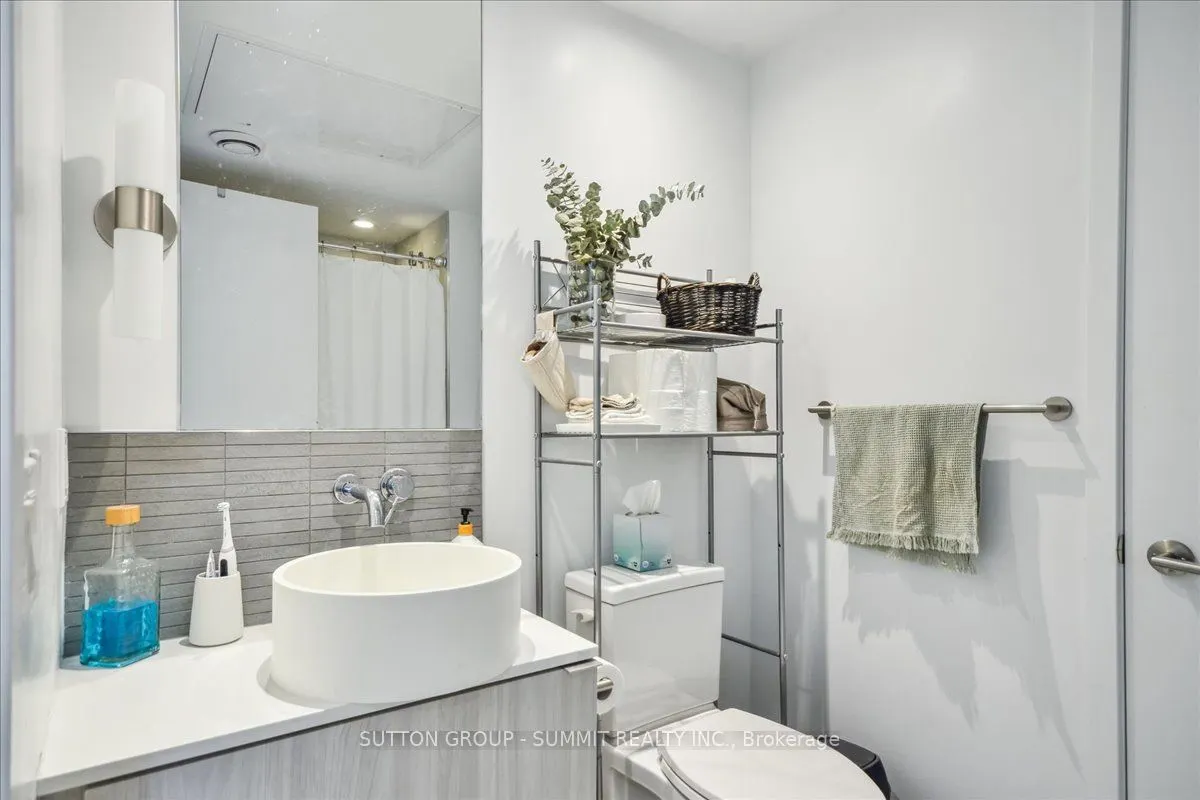 161 Roehampton Avenue, #1010