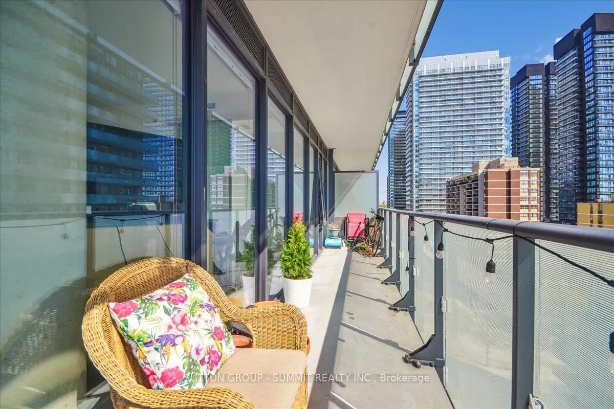 161 Roehampton Avenue, #1010