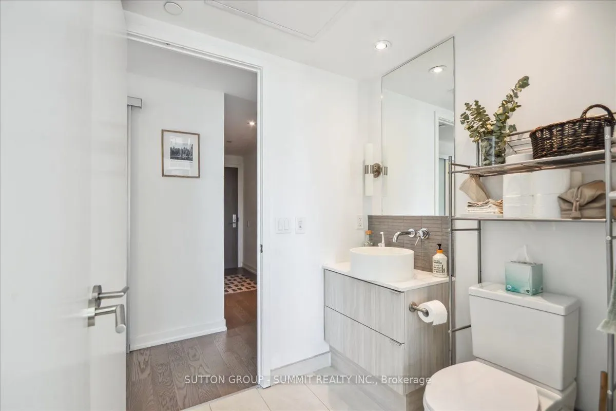 161 Roehampton Avenue, #1010