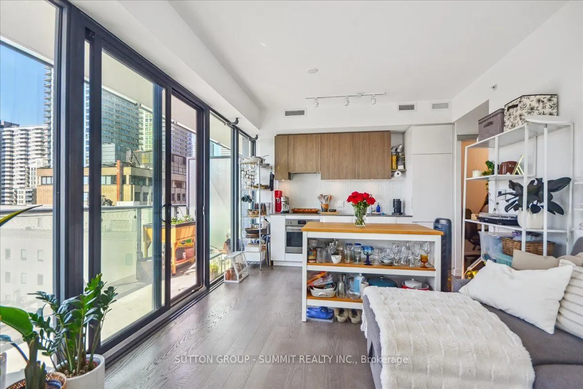 161 Roehampton Avenue, #1010