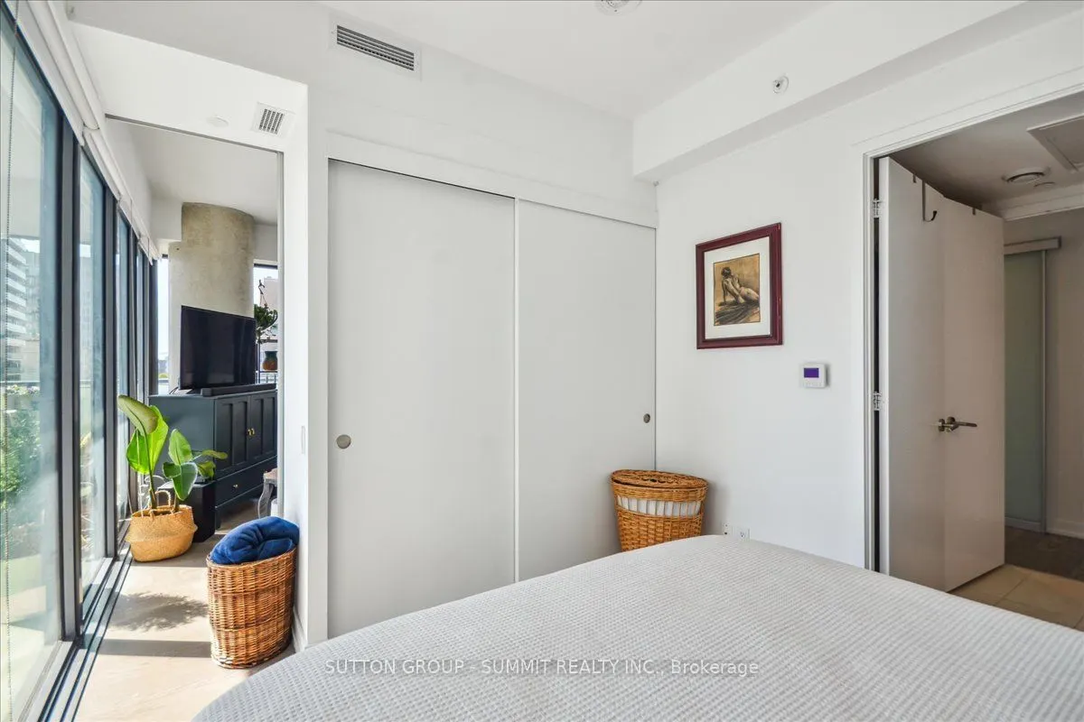 161 Roehampton Avenue, #1010