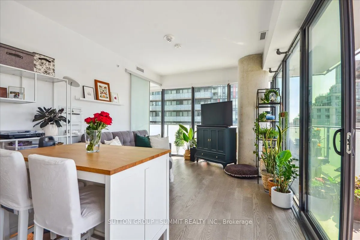 161 Roehampton Avenue, #1010