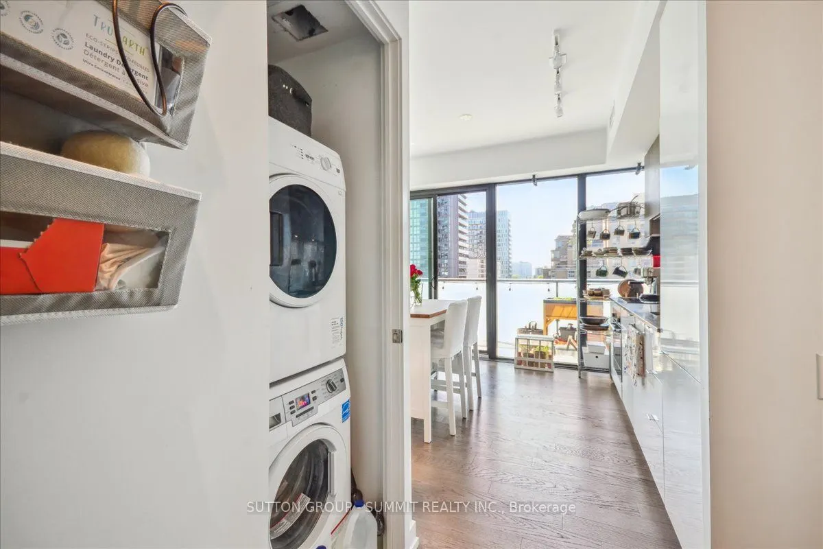 161 Roehampton Avenue, #1010