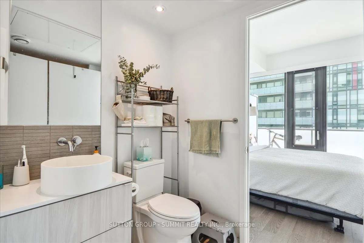 161 Roehampton Avenue, #1010