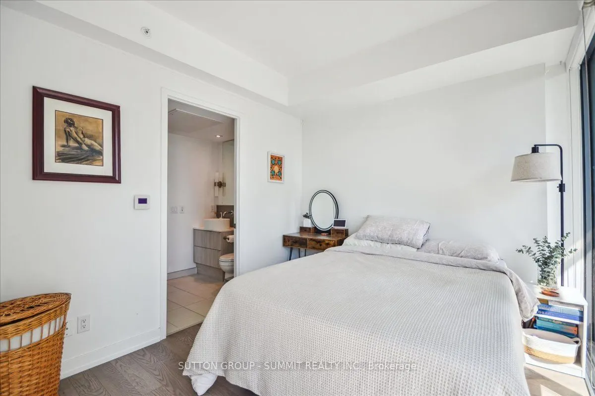 161 Roehampton Avenue, #1010