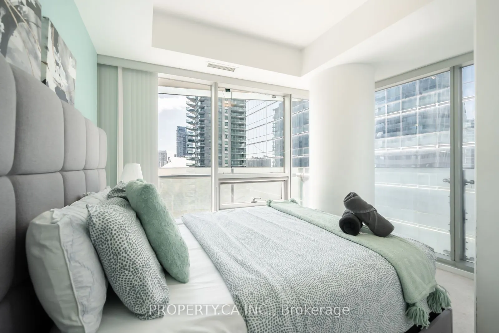 14 York Street S #1908