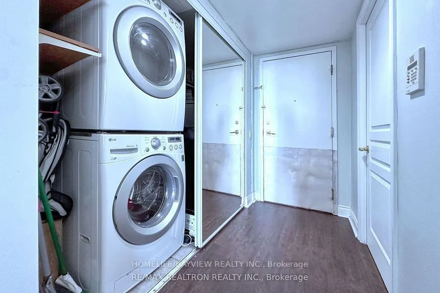 5 Northtown Way, #1006