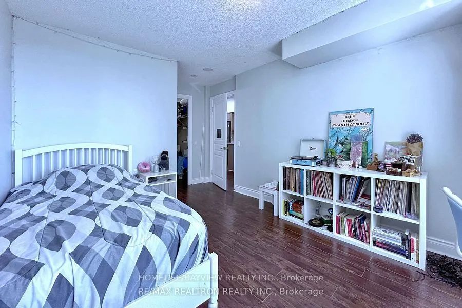 5 Northtown Way, #1006