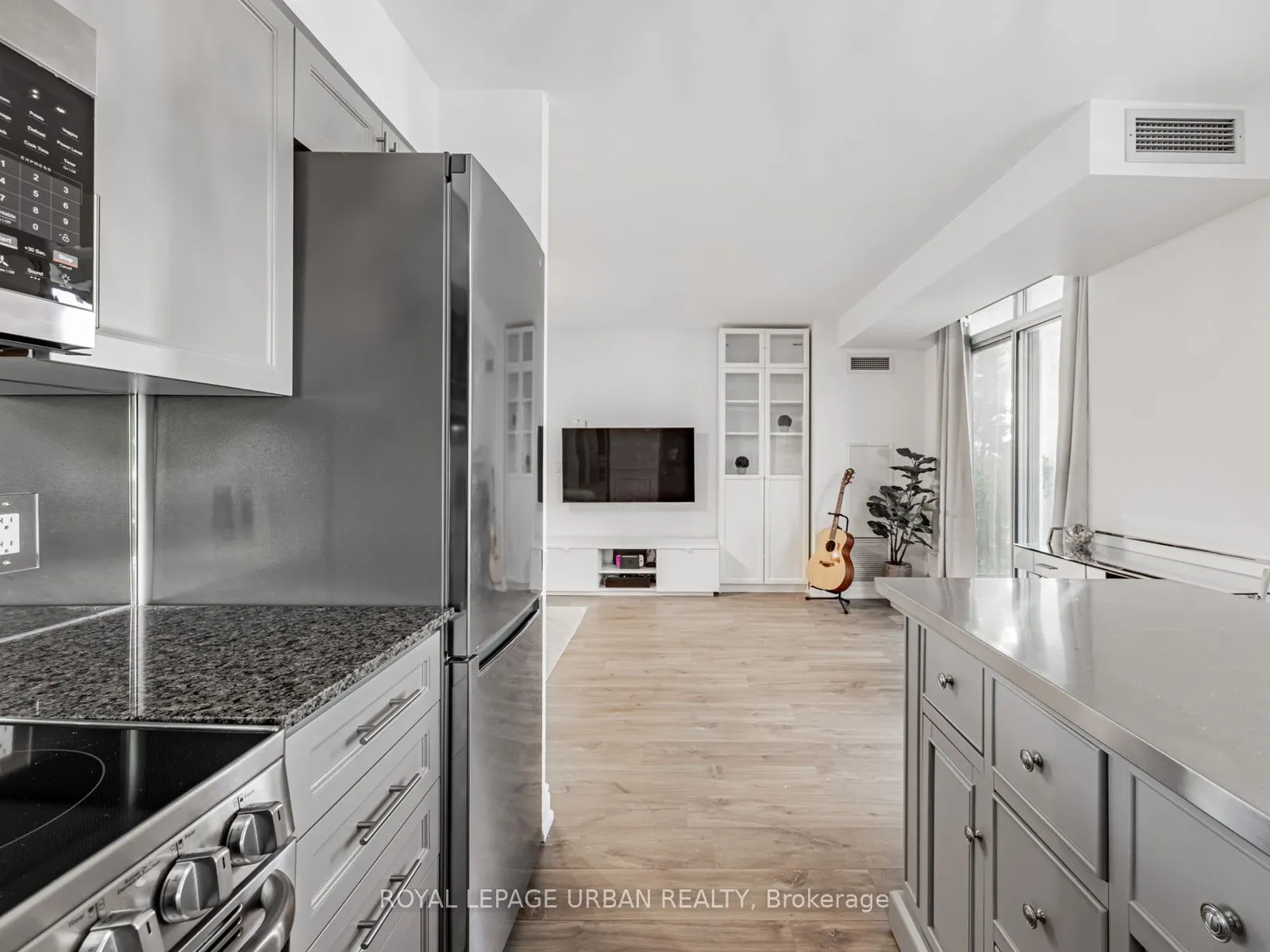 1103 Leslie Street #202