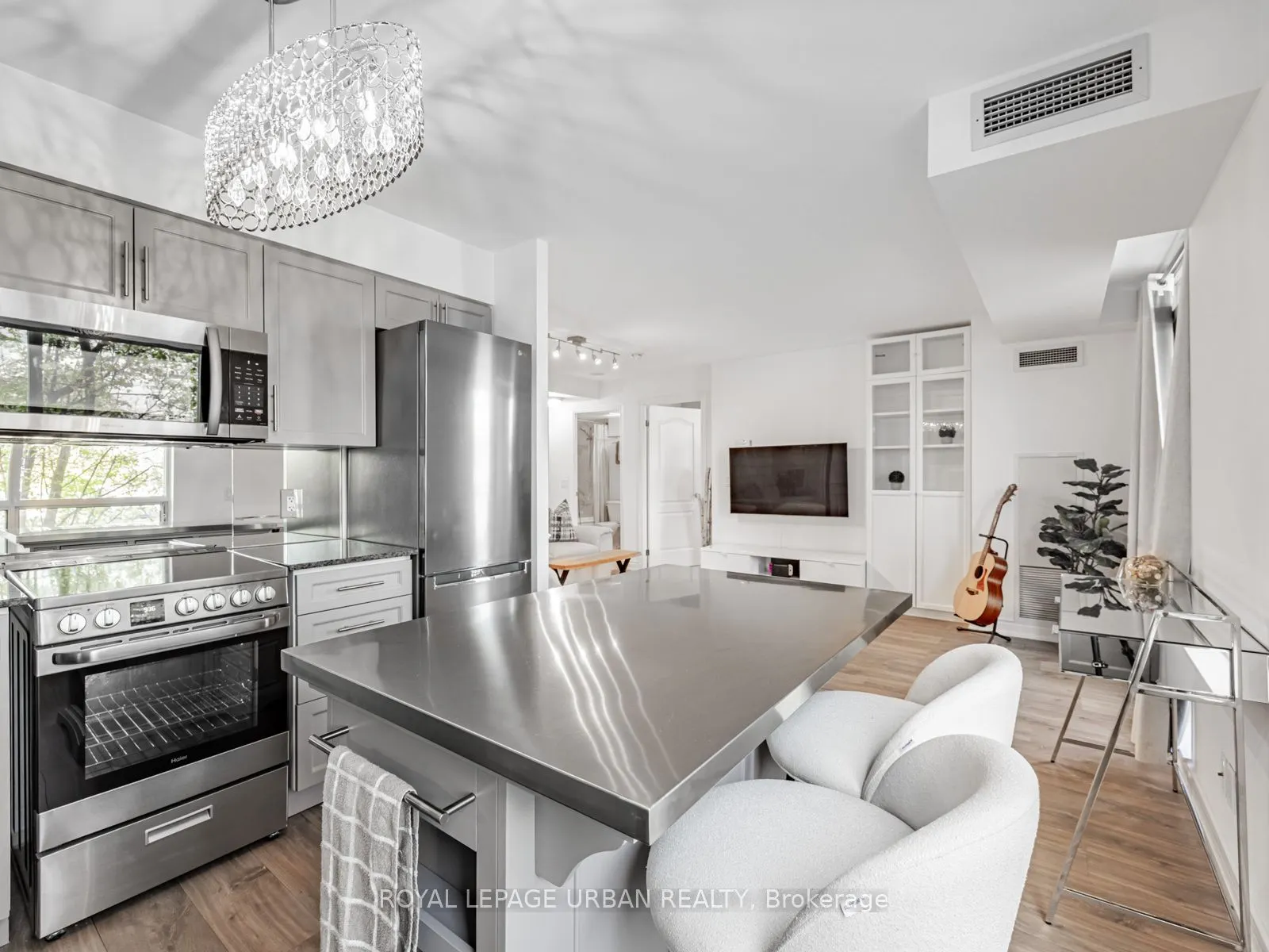 1103 Leslie Street #202