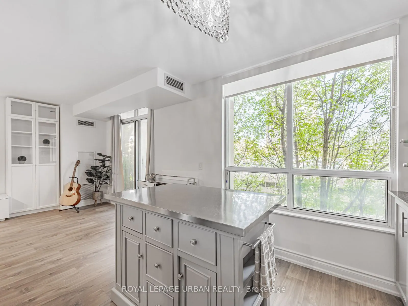 1103 Leslie Street #202