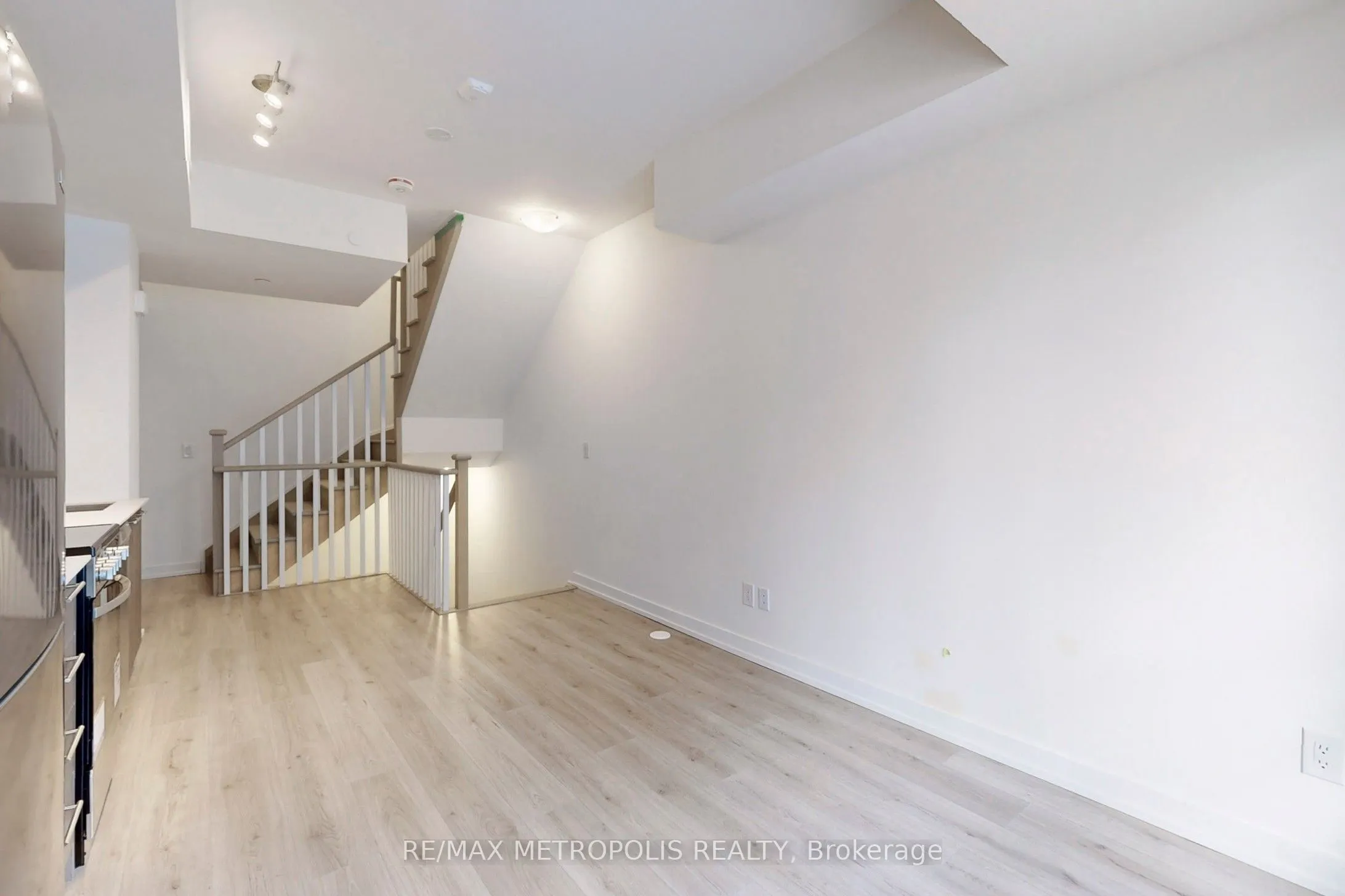 871 Sheppard Avenue W, #42