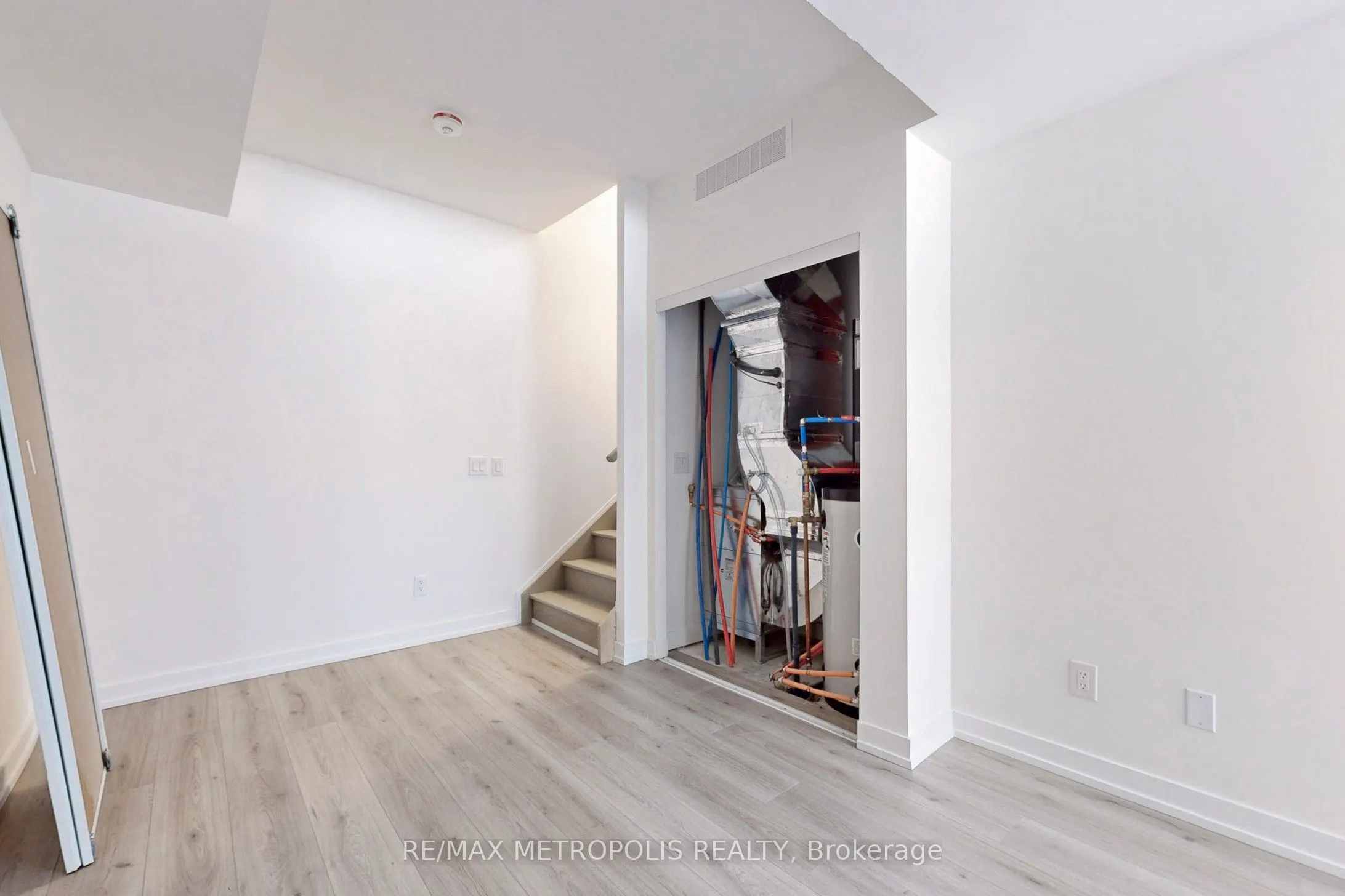 871 Sheppard Avenue W, #42