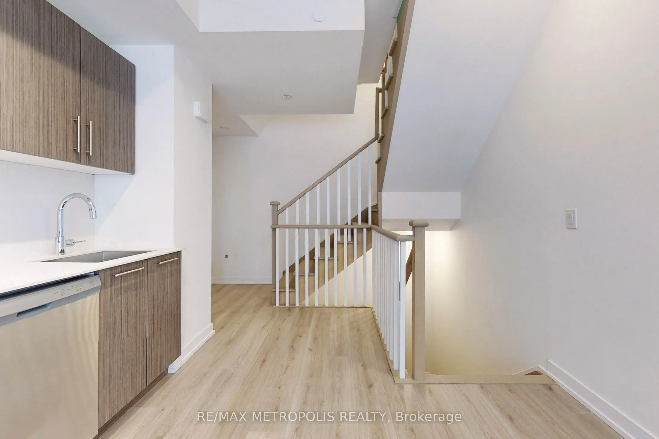 871 Sheppard Avenue W, #42