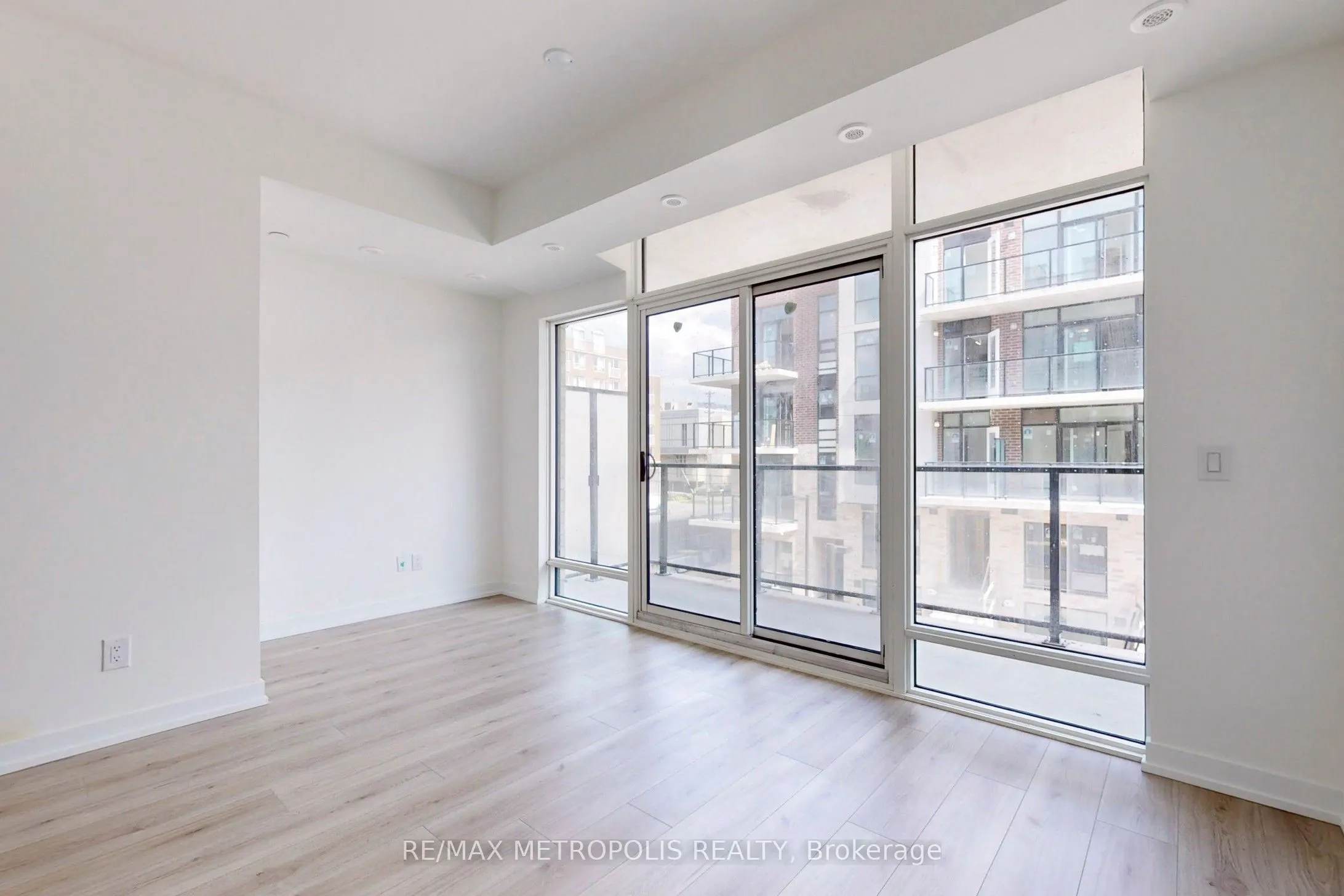 871 Sheppard Avenue W, #42